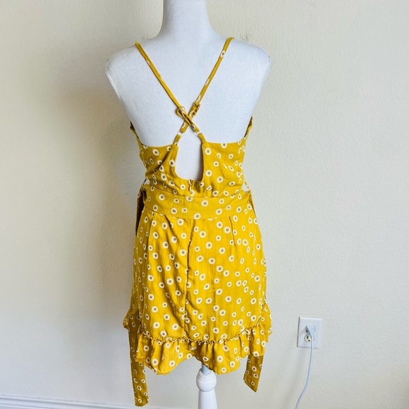 NWT Yellow Gold Floral Tweed Ruffle Surplice Waist Tie Belted Mini Dress - Picture 4 of 9